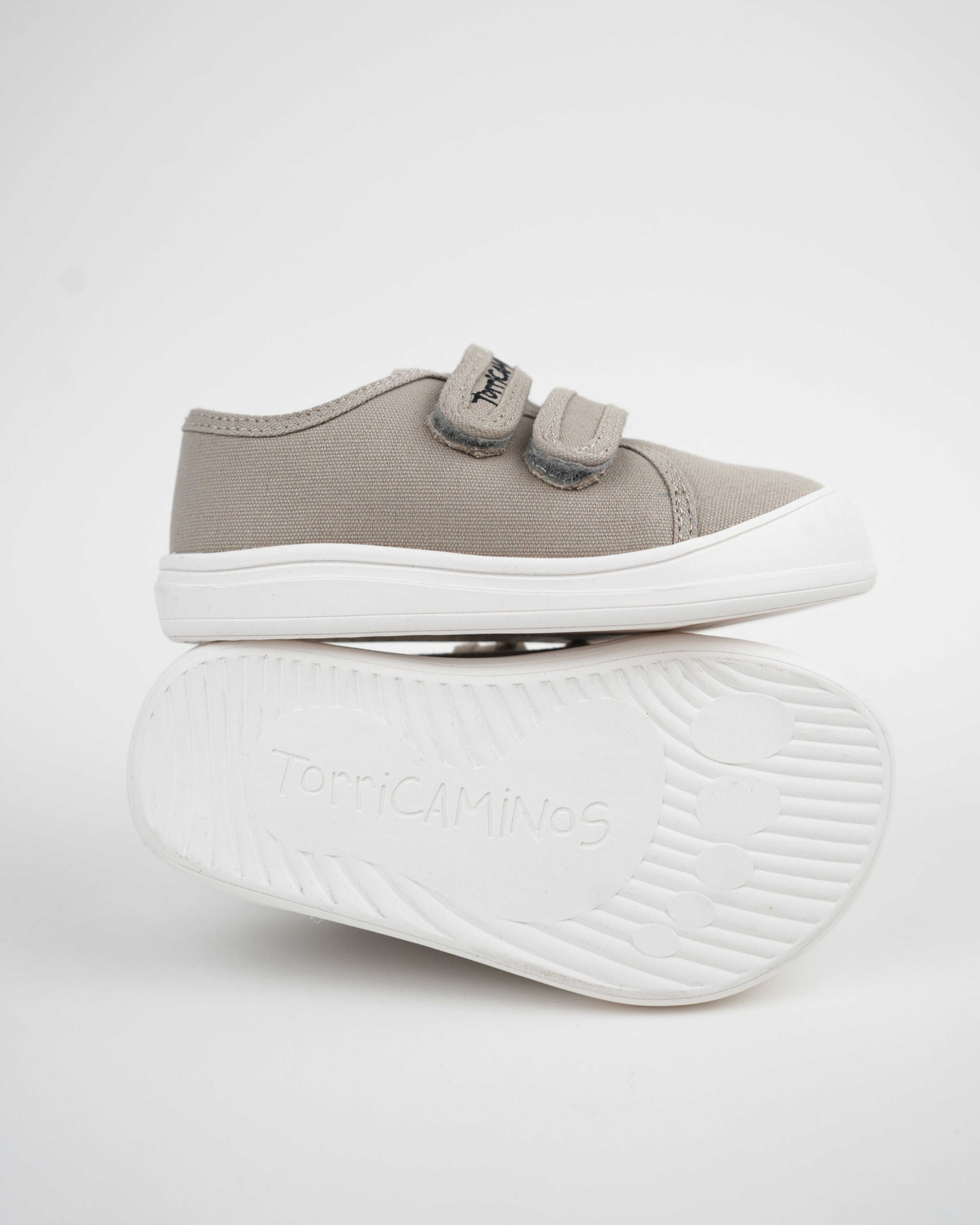CANVA KIDS GRIS